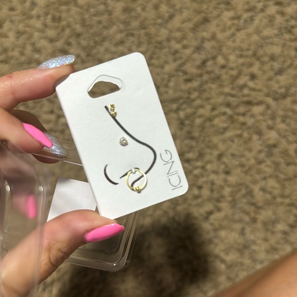 Nose studs - Picture 6 of 6